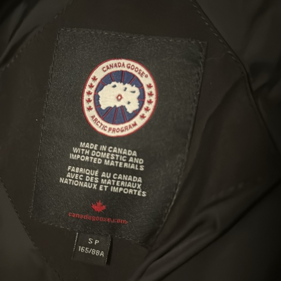 Brand new with tags Canada Goose Classic Ellesmere Parka with real Fur - Picture 5 of 5